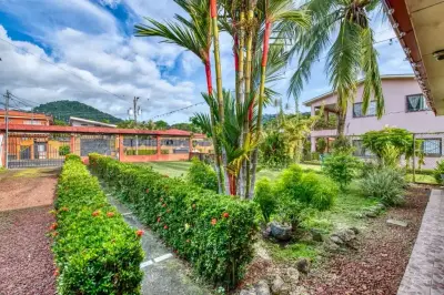 Discover this beautiful property in the heart of Jaco, a home built in the classic Costa Rican style 5