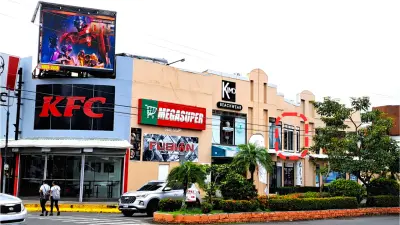 Local comercial con loft en Plaza Coral del centro de Jacó en venta o alquiler 2
