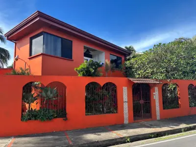 VENTA / Lote con dos casas para remodelar 2