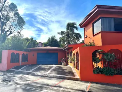 VENTA / Lote con dos casas para remodelar 3