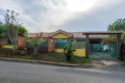 Atenas Quinta with Mountain Views: Charming 3-Bed Home on Expansive Private Land 3