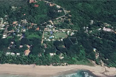 Propiedad de playa exclusiva en Playa Hermosa, Costa Rica, lista para una Villa de lujo o un Hotel boutique, con acceso directo a la playa y permisos vigentes. 4