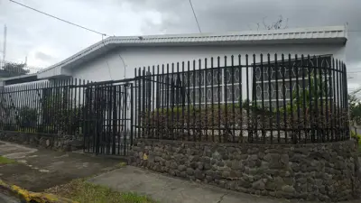 Charming 3-Bedroom Home in Desamparados, San José with Patio and Garden 4