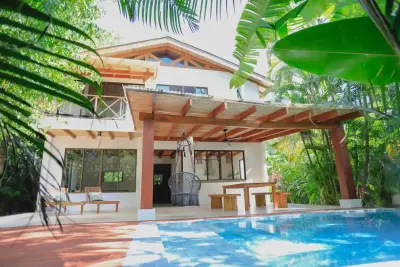 Casa de playa de 3 dormitorios a pasos de Playa Hermosa Santa Teresa 1