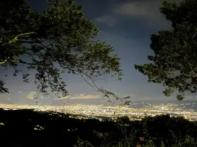 Casa en la ladera con impresionantes vistas panorámicas al valle en Santa Bárbara, Heredia 2