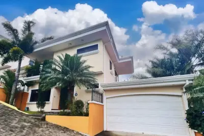 Elegant Two-Story Home with Pool and Panoramic Views in Las Cumbres, Brasil de Mora 2