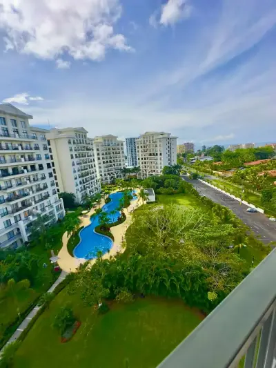 Modern 3-BR Condo in Jaco Bay Gated Community, Wake up to palm trees. End every day with a Pacific Sunset. 3