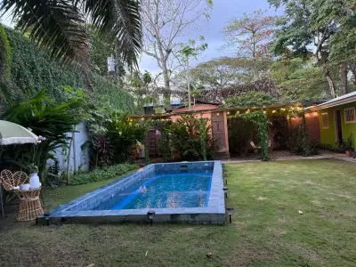 Inversión de primera en la playa de Jacó Propiedad versátil de 4 habitaciones en Jacó: ideal como albergue de surf, refugio de bienestar o casa familiar 4