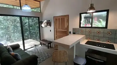 Retiro en la selva generador de ingresos, 2 casas en Santa Teresa 3