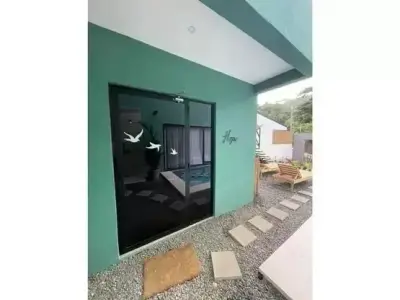 Hermosa casa con 3 apartamentos en Jaco 2
