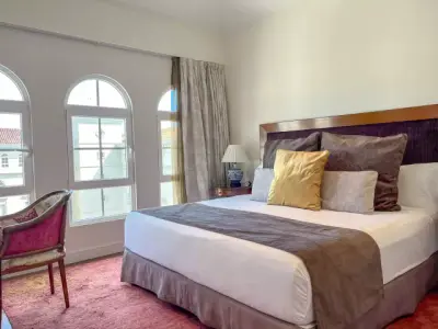 Luxury 1-Bedroom Apartment with City Views and Premium Amenities in Escazú 3