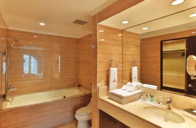 Luxury 1-Bedroom Apartment with City Views and Premium Amenities in Escazú 4