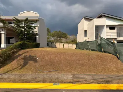 Excellent 231 m² lot on Central Avenue in Grecia, Costa Rica 2