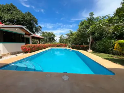 Charmante maison de 3 chambres et 3 salles de bain avec piscine près de Tango Mar – une oasis tropicale 2