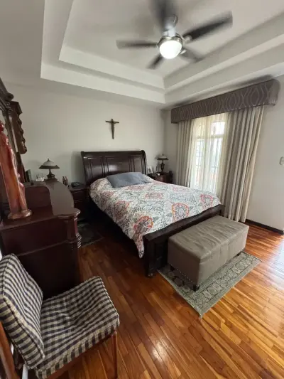 Se vende / Amplia y cómoda casa en una urbanización cerrada. 4