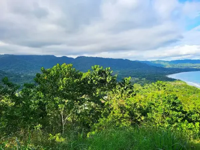 Lote con vista al mar en la cima de la montaña en una comunidad privada y cerrada con vista a Tambor 3