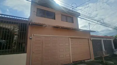 Spacious 6-Bedroom Family Home in Residencial Saint Clare, Moravia 5