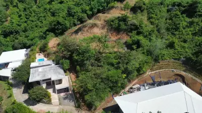 Propiedad con vista al mar en venta en una de las comunidades cerradas más exclusivas de Playa Hermosa, Jacó. 2