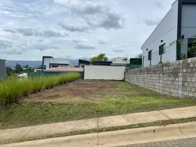 207 m² Lot in Grecia, Alajuela: Build Your Dream Home in a Prime Location 4