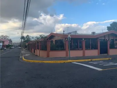Se Alquila Casa De Una Planta Totalmente Amueblada En La Favorita, Rohrmoser 2