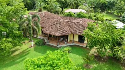 Luxury Estate home Private Lake, Lush Garden, and Prime Location Just 1 km from the Esterillos Beach
