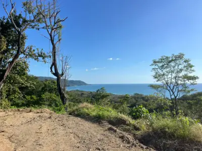 Magnifique terrain avec vue sur l'océan au cœur de Santa Teresa 2