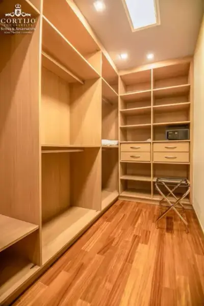 Luxury 1-Bedroom Apartment with City Views and Premium Amenities in Escazú 5