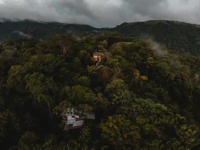 Retraite écologique luxueuse avec vues imprenables sur le coucher du soleil et immersion dans la jungle 3