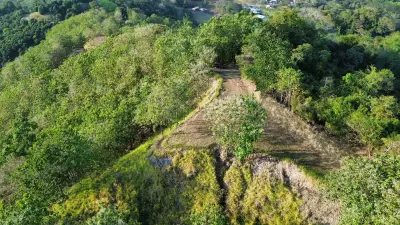 Hermoso lote con vista al mar en comunidad en Tambor 3