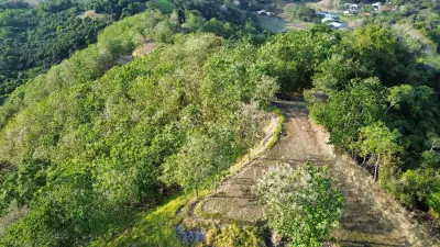 Hermoso lote con vista al mar en comunidad en Tambor 5