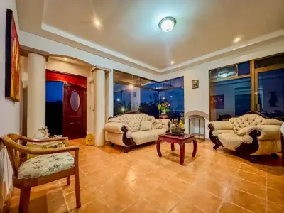 Charming 3-Bed Home with Mountain Views in Grecia, Alajuela 3