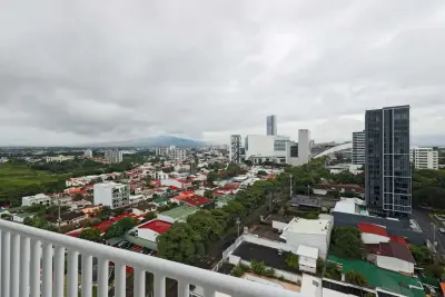 Contemporary City View Apartment in Nunciatura 4