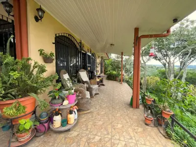 Casa en la ladera con impresionantes vistas panorámicas al valle en Santa Bárbara, Heredia 4