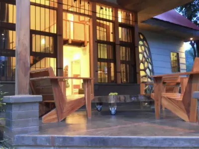 Casa de playa inspirada en Gaudí en Mal País 4
