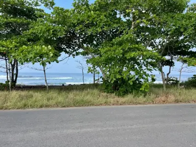 Impresionante propiedad con vista al mar en Playa Hermosa de Jaco 4