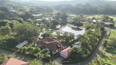 Luxury Estate home Private Lake, Lush Garden, and Prime Location Just 1 km from the Esterillos Beach 4