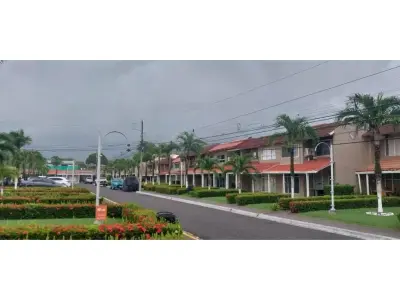 Casa en condominios tropicales. A solo 100 metros de la playa. 4