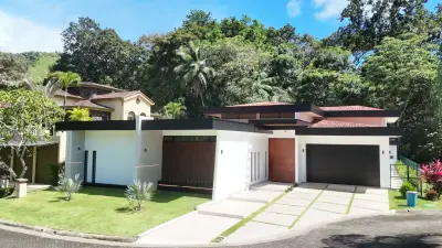 Beautiful villa with poll in La Estancia Residencial. 1