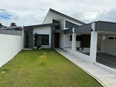 Hermosa casa a la venta, en Tacares de Grecia  1
