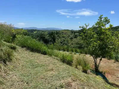 Terrain avec trois sites de construction à quelques minutes de Hermosa, dans un quartier paisible 2