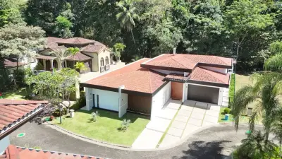 Superbe villa avec piscine à La Estancia Residencial. 2