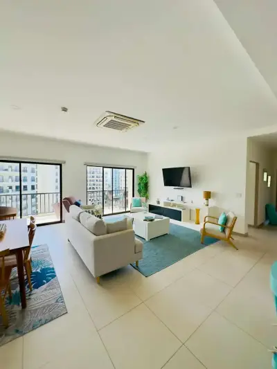 Condo moderne 3 chambres dans une communauté fermée à Jaco Bay, réveillez-vous avec des palmiers. Terminez chaque journée avec un coucher de soleil sur le Pacifique. 1