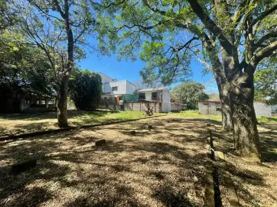 À Vendre : Grand terrain à Ciudad Colón 5