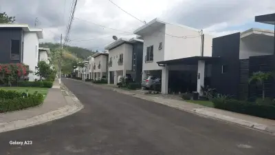 Construisez la maison de vos rêves : terrain privilégié dans la communauté fermée Hacienda Verde, Jacó, Costa Rica 2