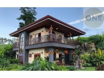 Villa Tranquille avec Vue sur la Montagne à San Ramón, Costa Rica 1