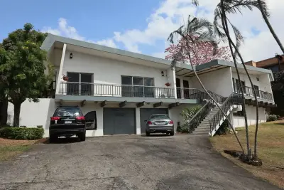 Propriété polyvalente de 10 chambres à louer, idéal pour le commerce ou la résidence, dans le secteur métropolitain de San José 1