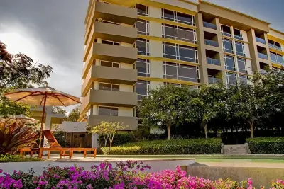 Élégant appartement à Escazú avec vues panoramiques sur la ville et la montagne 1