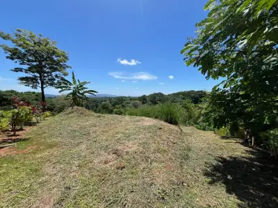Terrain avec trois sites de construction à quelques minutes de Hermosa, dans un quartier paisible 3