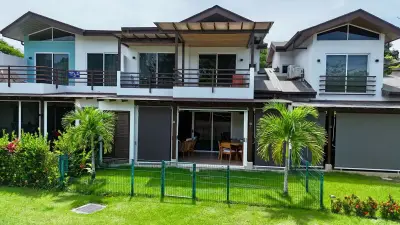 Maison de Luxe Moderne dans le Quartier Privé Principal de Jacó 3