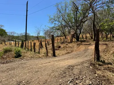 Vente / Terrain exceptionnel à Tamarindo, Guanacaste : près des plages et de la nature 2